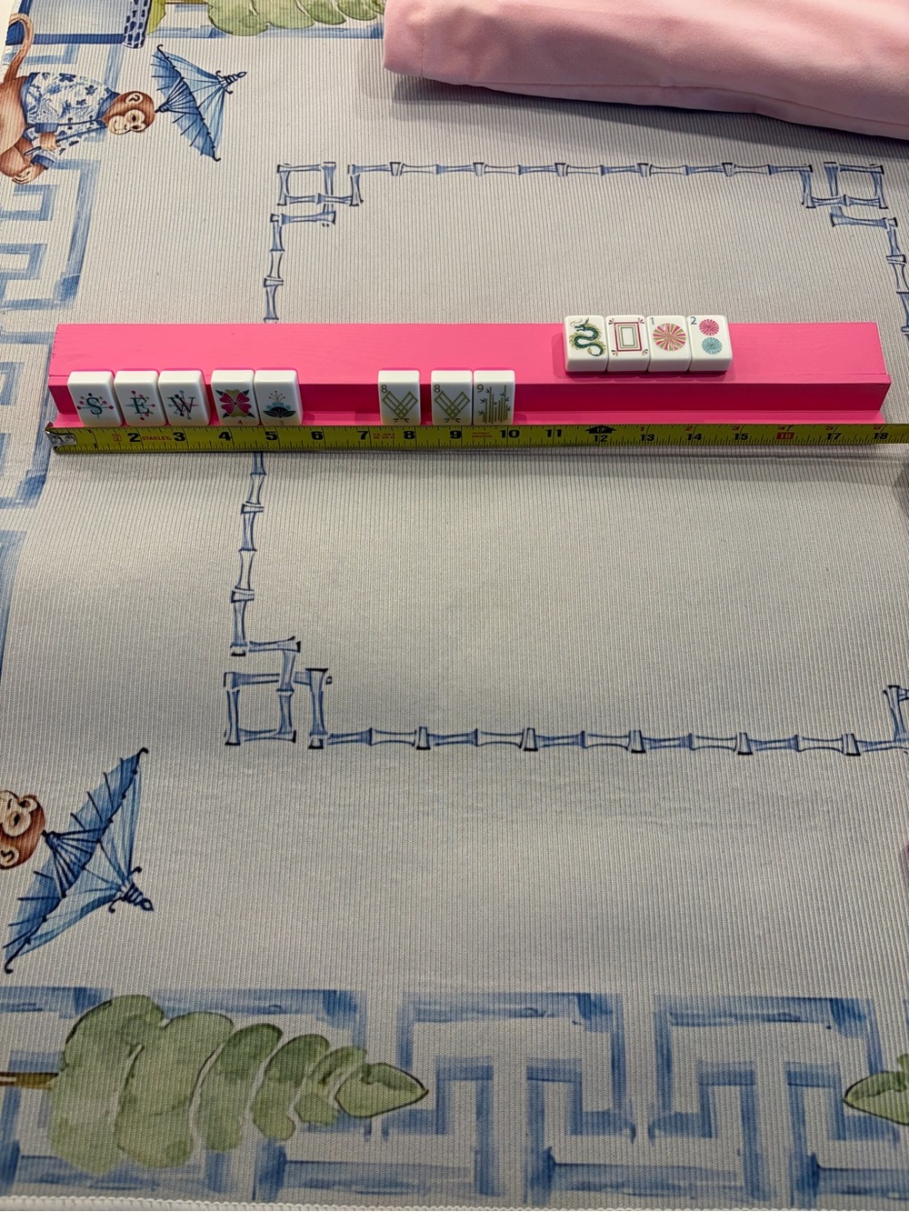 Lovely pink Mahjong tile set complete with wood racks and magnetic pushers- - Picture 7 of 7